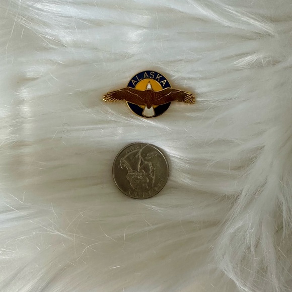 1” Vintage 1986 ALASKA Pin WM Spear Design, Eagle - Picture 4 of 4